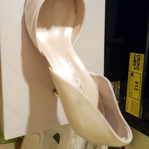 Shoes - Picture 3 of 4